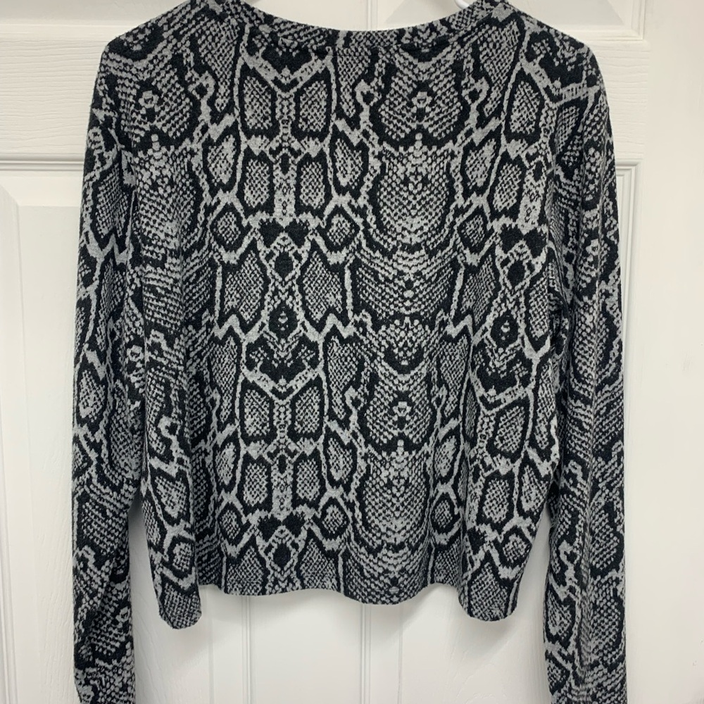 Divided by H&M snake print cropped top sz M - Picture 2 of 5